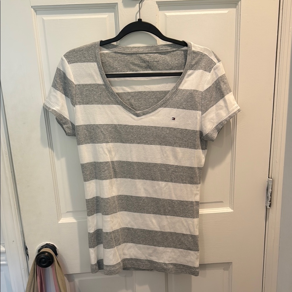 Tommy Hilfiger Gray and White Fitted Short Sleeve Tee